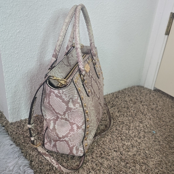 Michael Kors Pink Faux Snake Skin Leather Tote Bag W/ Gold Studs (NWOT)โจ๏ธ๐โจ๏ธ - Picture 5 of 10